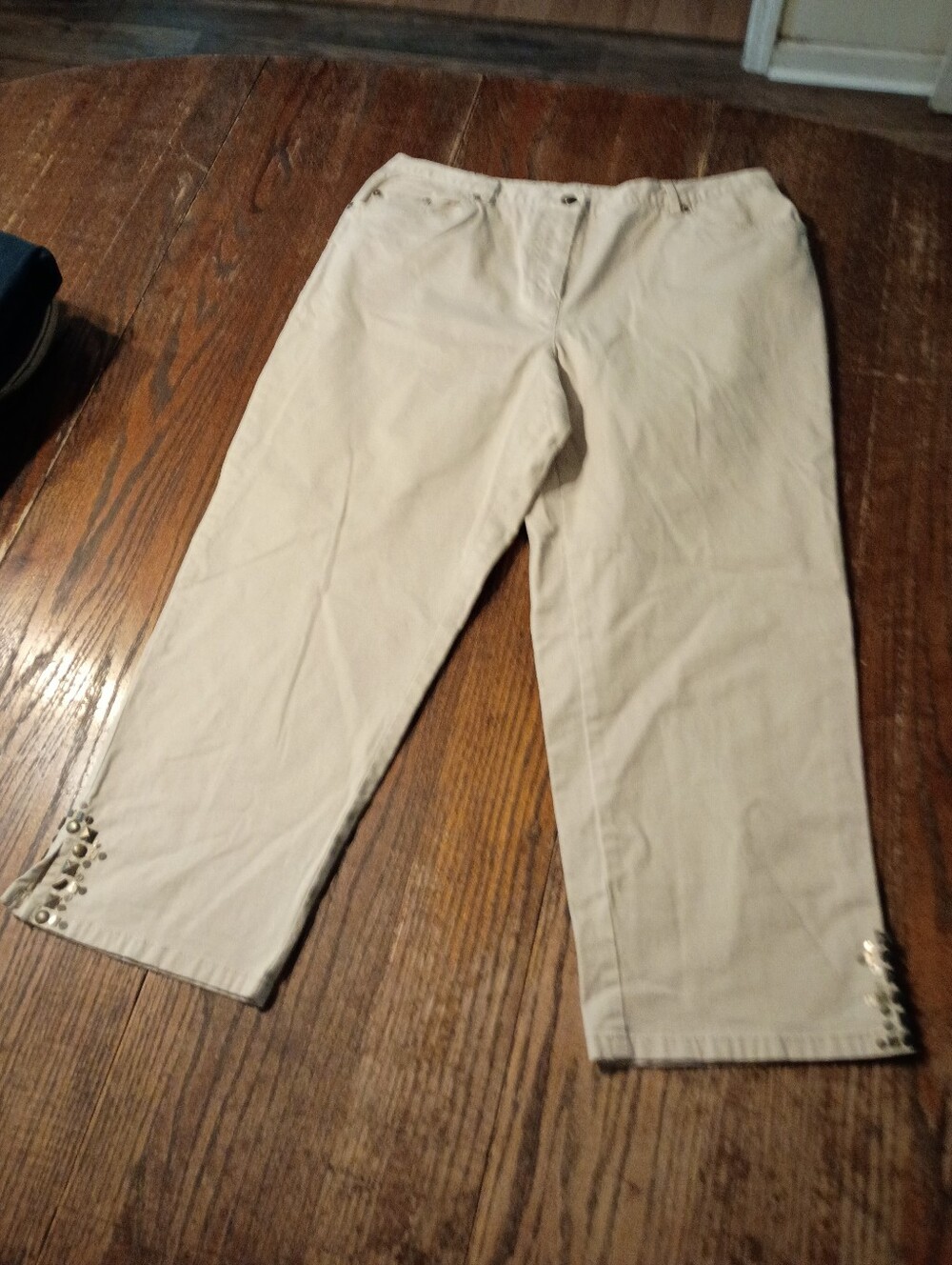 Size 10 Ruby Rd Tan Khaki Embellished Leg Cropped Capri Casual Pants w/ Pockets